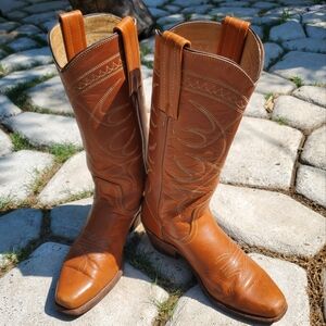 FRYE  Tan  leather Western Cowgirl Women Boots size 6